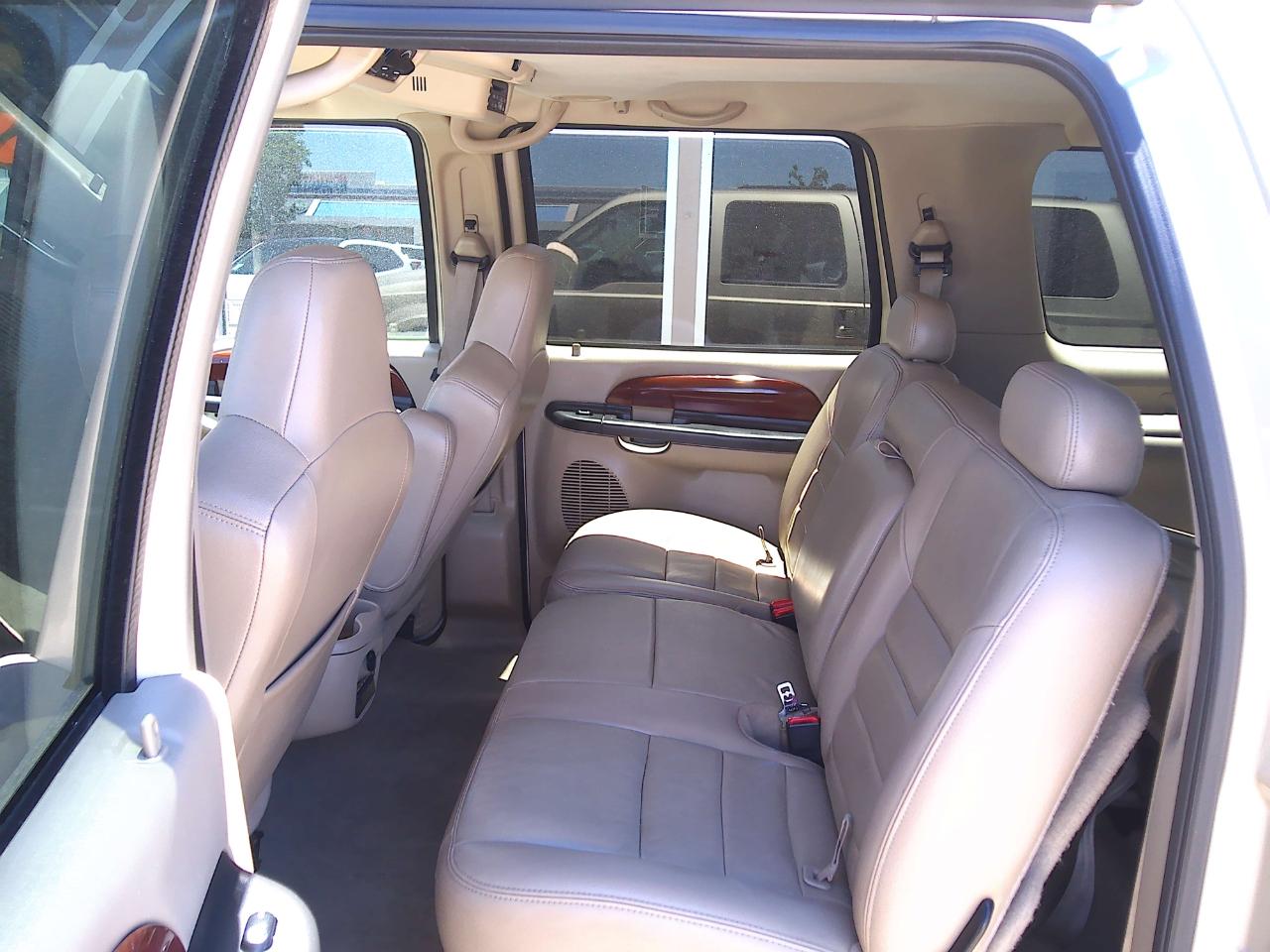 Ford Excursion Limited 6.8L 2WD 2005