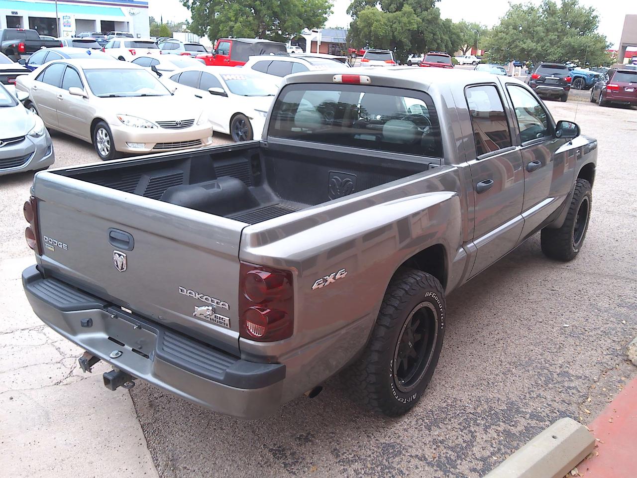 RAM Dakota SLT Crew Cab 4WD 2011