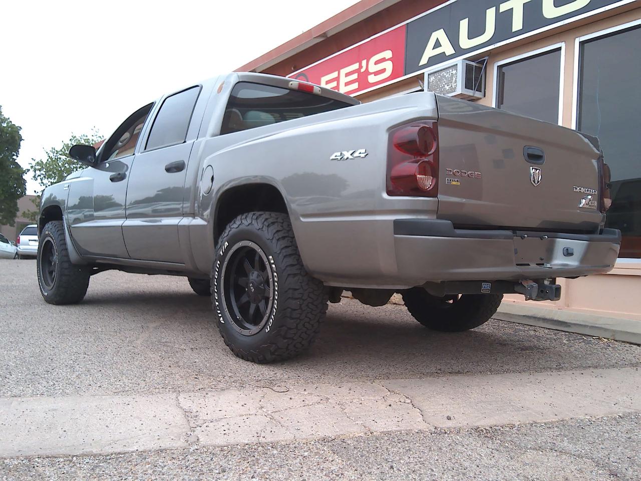 RAM Dakota SLT Crew Cab 4WD 2011