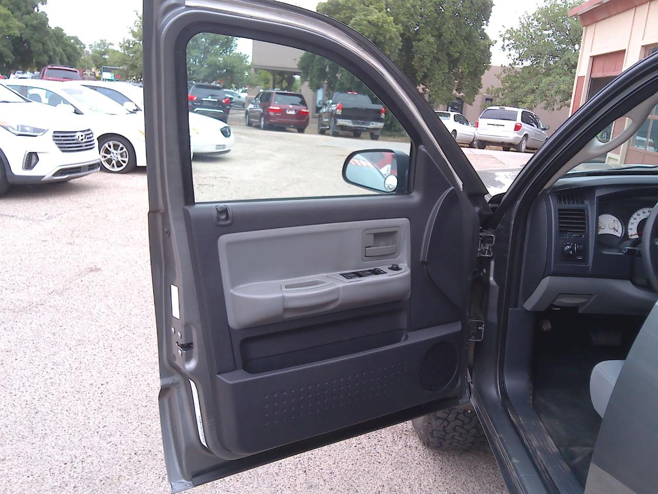 RAM Dakota SLT Crew Cab 4WD 2011