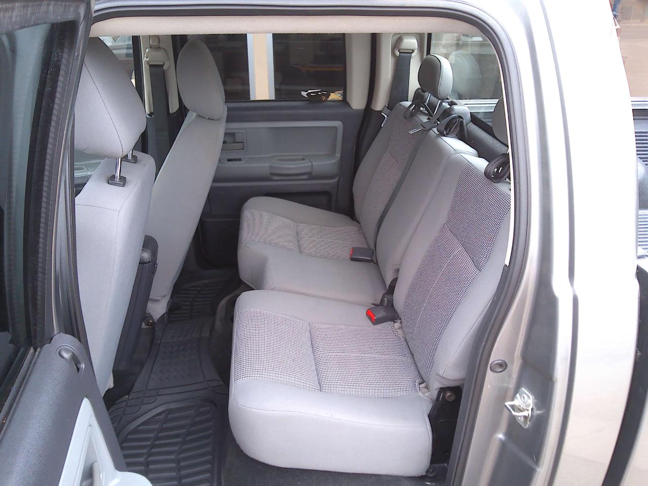 RAM Dakota SLT Crew Cab 4WD 2011