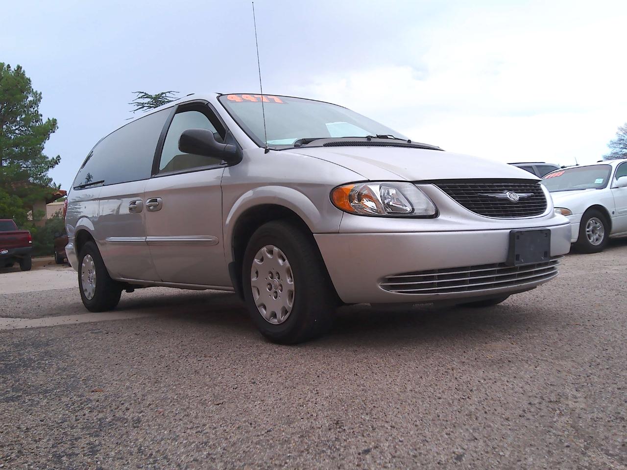 Chrysler Town & Country Base 2003