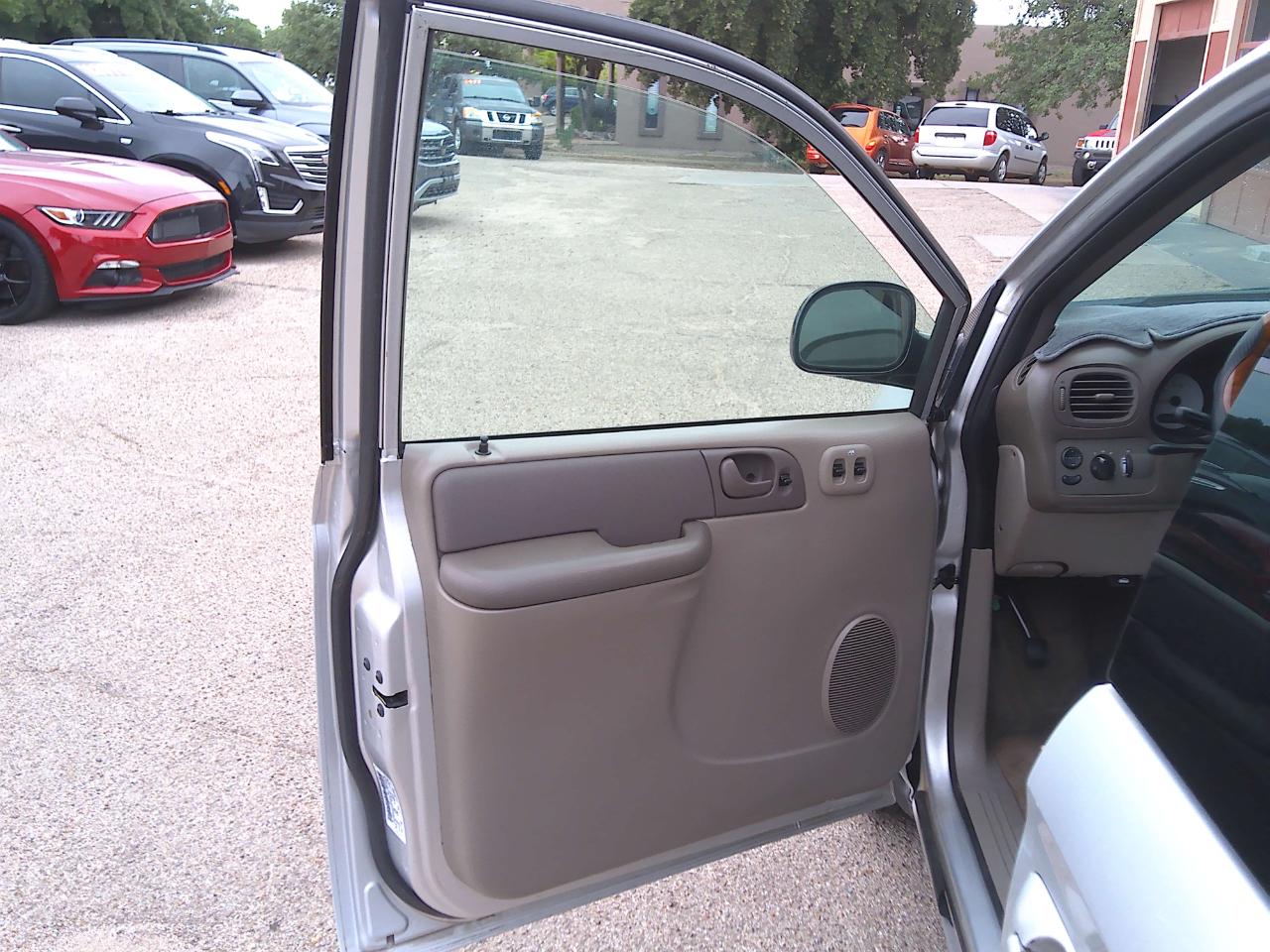 Chrysler Town & Country Base 2003