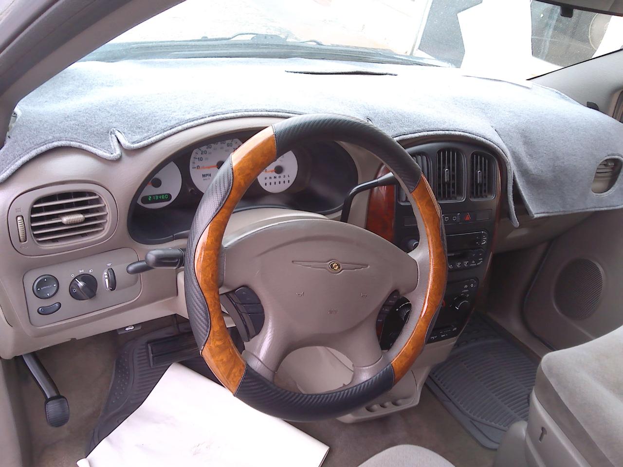 Chrysler Town & Country Base 2003