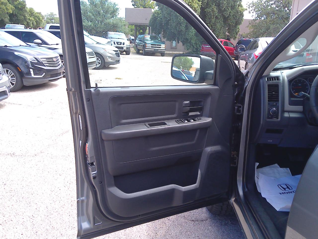RAM 1500 ST Crew Cab 4WD 2011