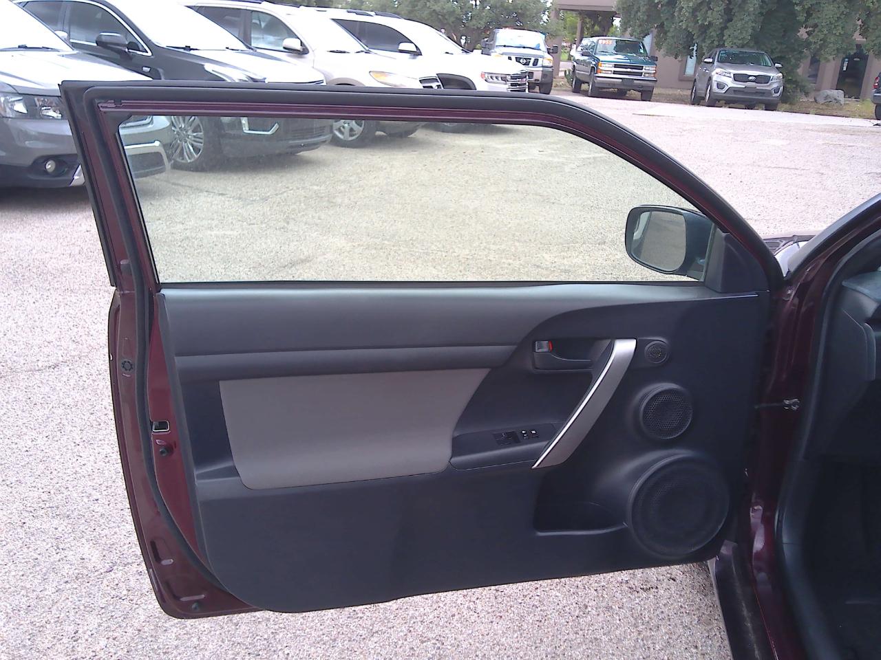 Scion tC Sports Coupe 6-Spd AT 2012