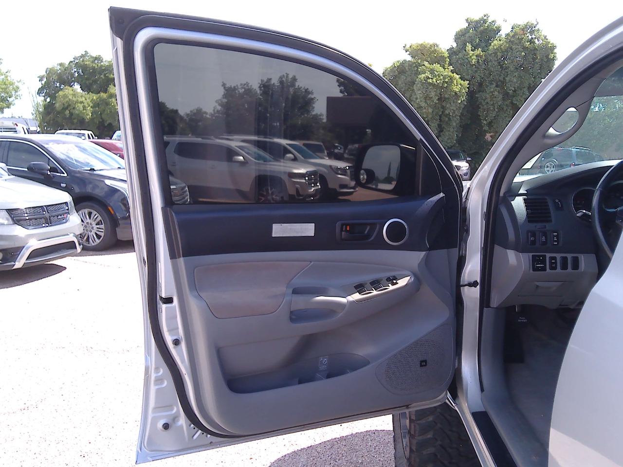 Toyota Tacoma PreRunner Double Cab V6 Auto 2WD 2006