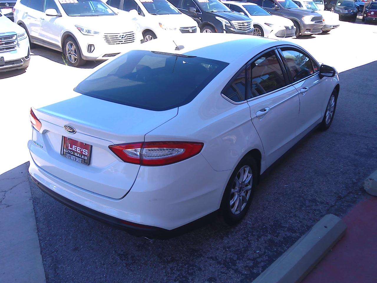 Ford Fusion S 2016