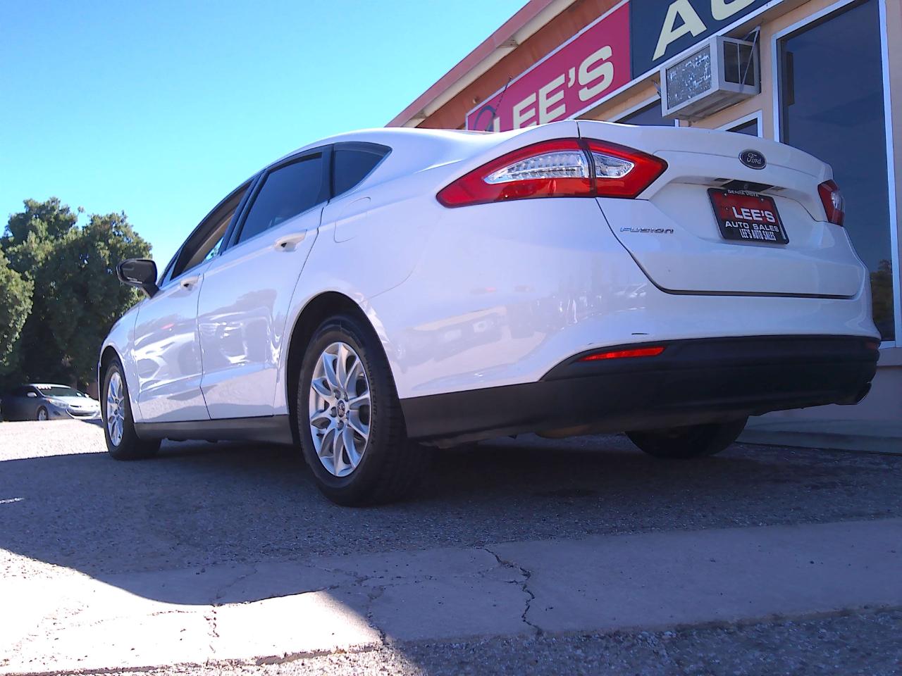 Ford Fusion S 2016