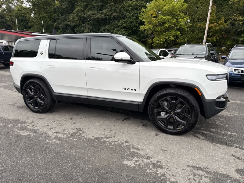 2025 Rivian R1S Adventure photo 2