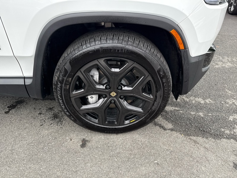 2025 Rivian R1S Adventure photo 3