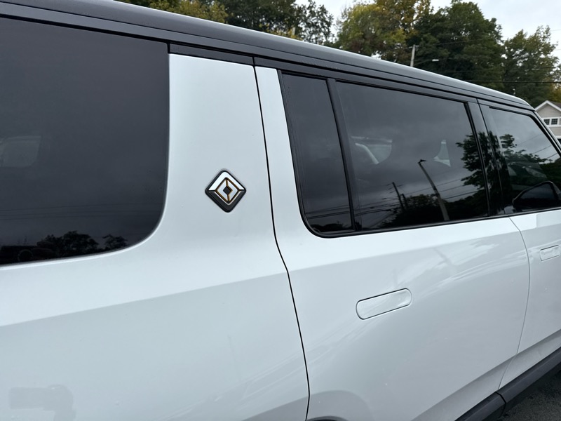 2025 Rivian R1S Adventure photo 5