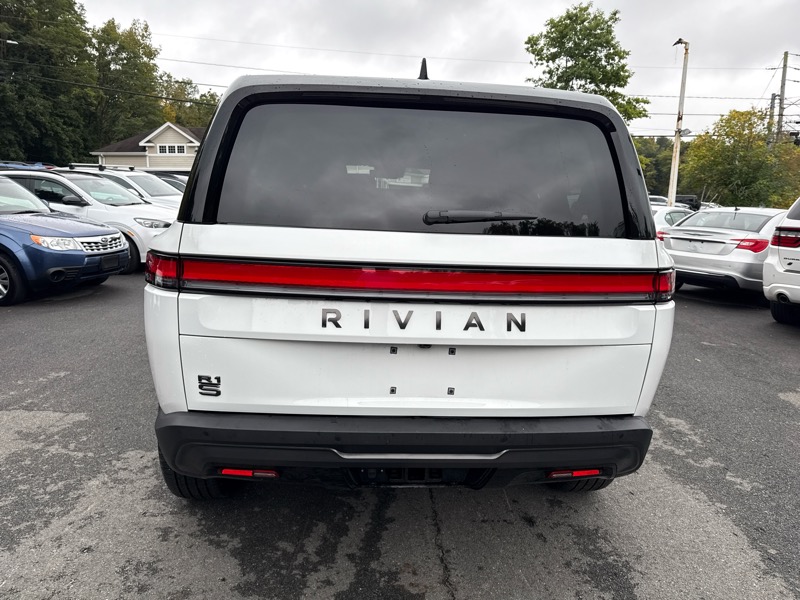 2025 Rivian R1S Adventure photo 8