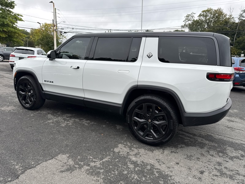 2025 Rivian R1S Adventure photo 9