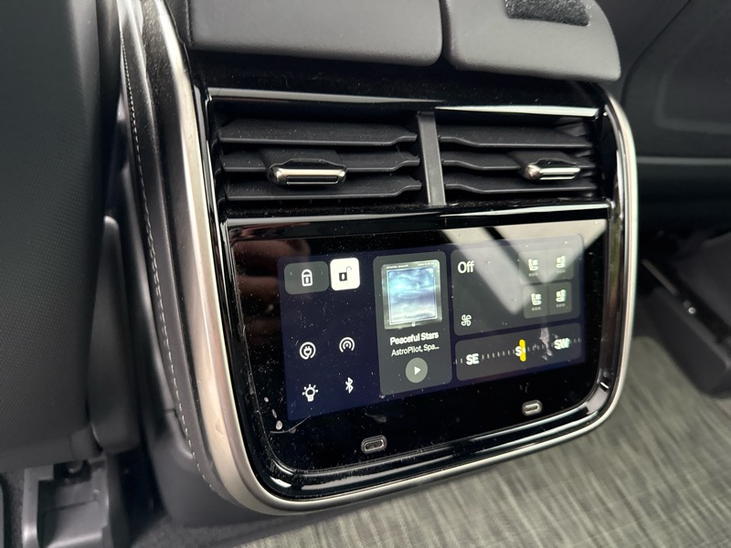 2025 Rivian R1S Adventure photo 11