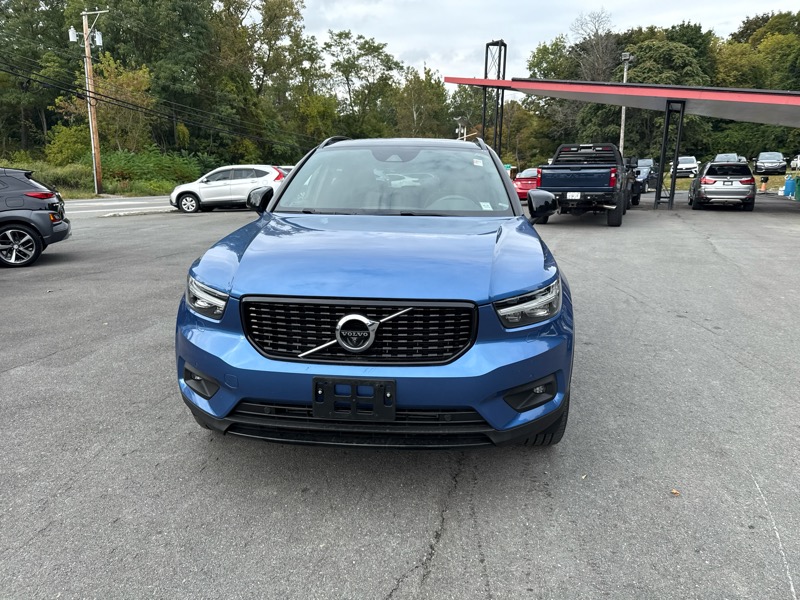 2020 Volvo XC40 T5 R-Design photo 2