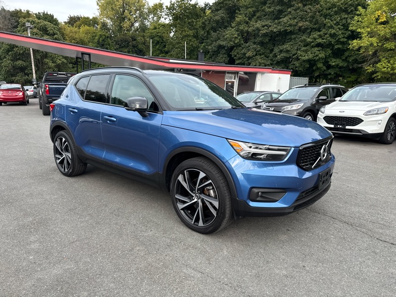 2020 Volvo XC40 T5 R-Design photo 3