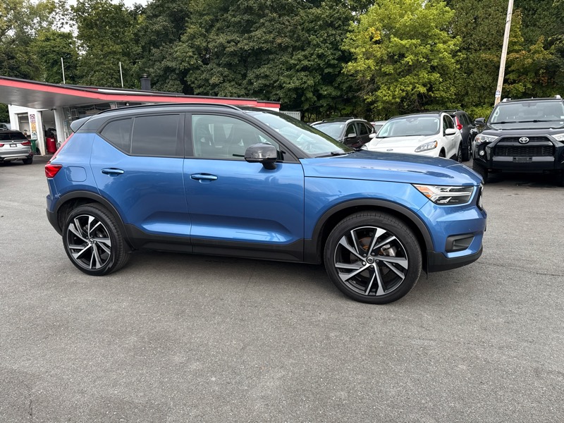2020 Volvo XC40 T5 R-Design photo 4