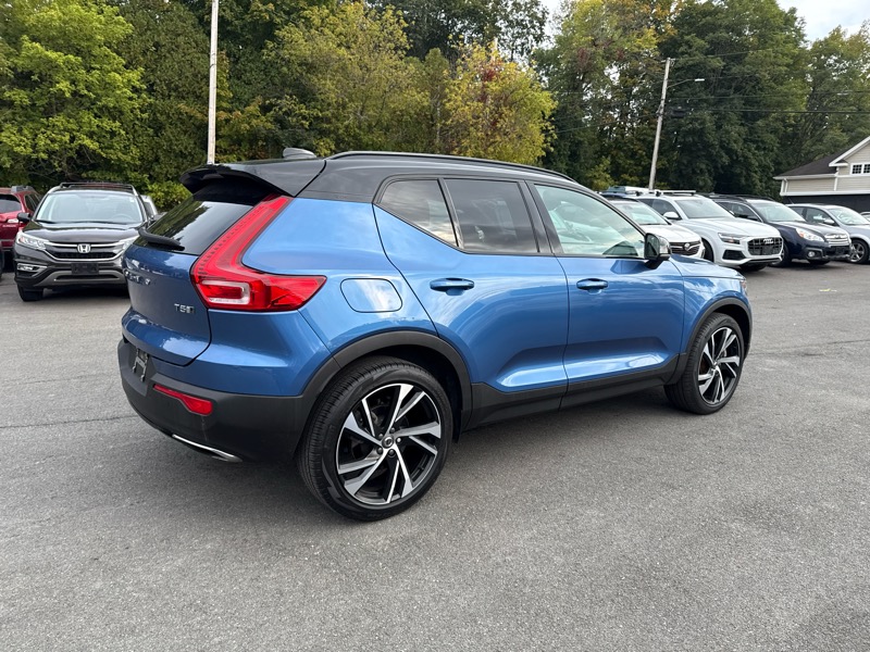 2020 Volvo XC40 T5 R-Design photo 5