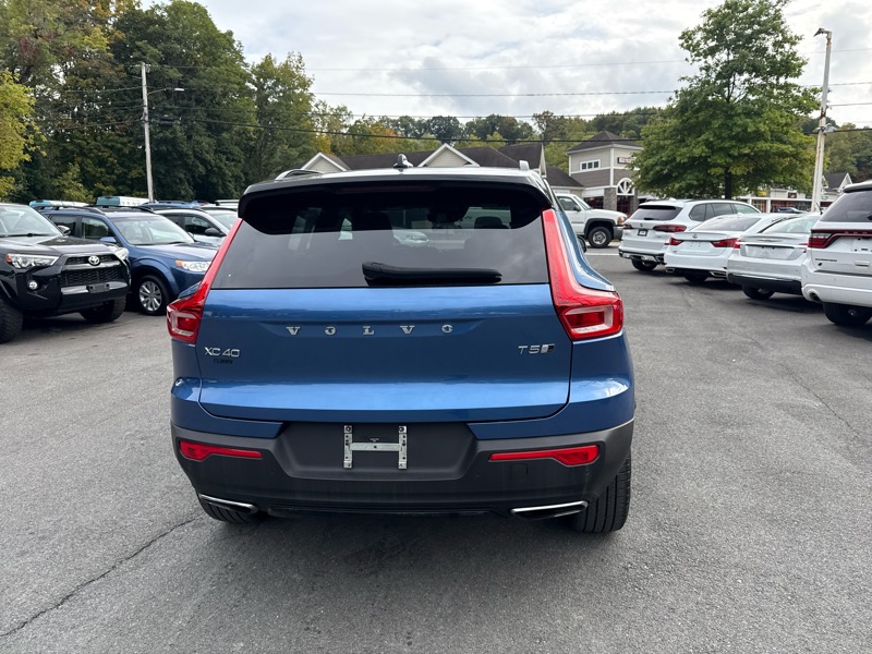 2020 Volvo XC40 T5 R-Design photo 6