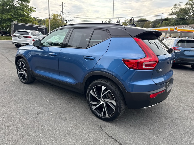 2020 Volvo XC40 T5 R-Design photo 7