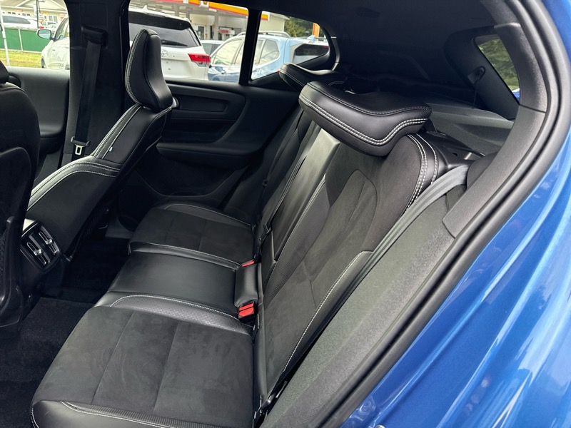 2020 Volvo XC40 T5 R-Design photo 8