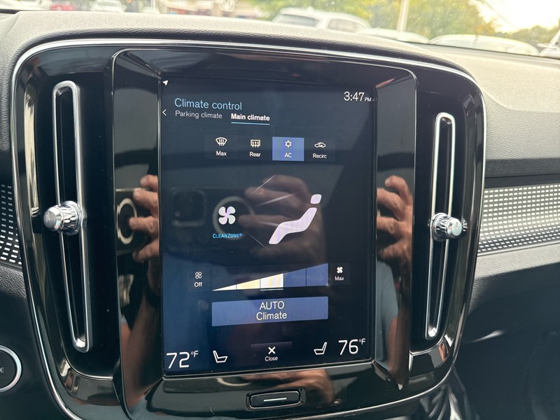 2020 Volvo XC40 T5 R-Design photo 16
