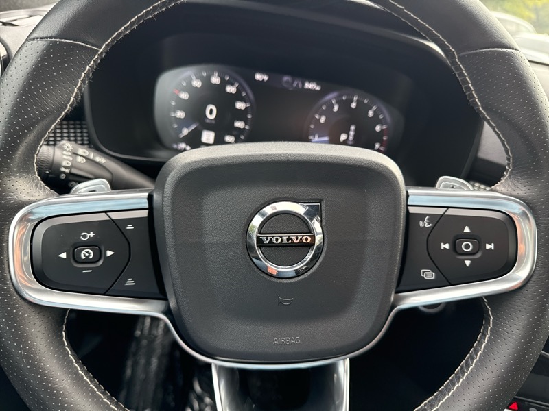 2020 Volvo XC40 T5 R-Design photo 17