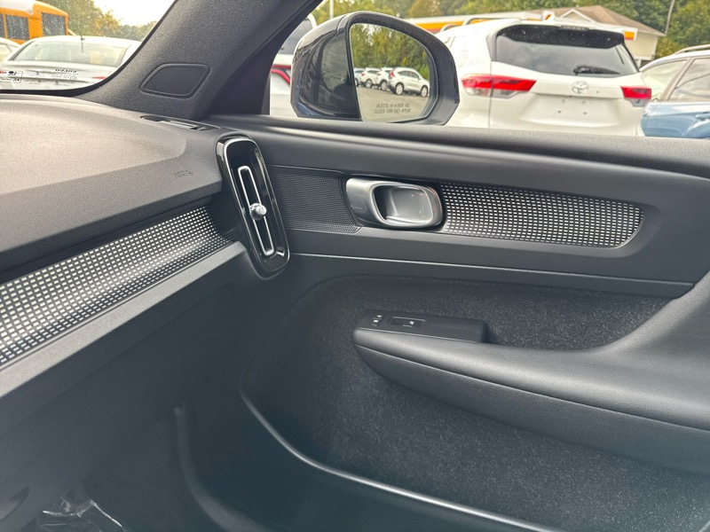 2020 Volvo XC40 T5 R-Design photo 22