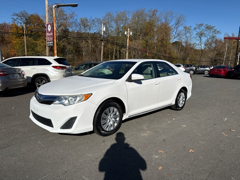 Toyota Camry 4dr Sdn LE Auto 2013 Toyota Camry 4dr Sdn LE Auto 2013
