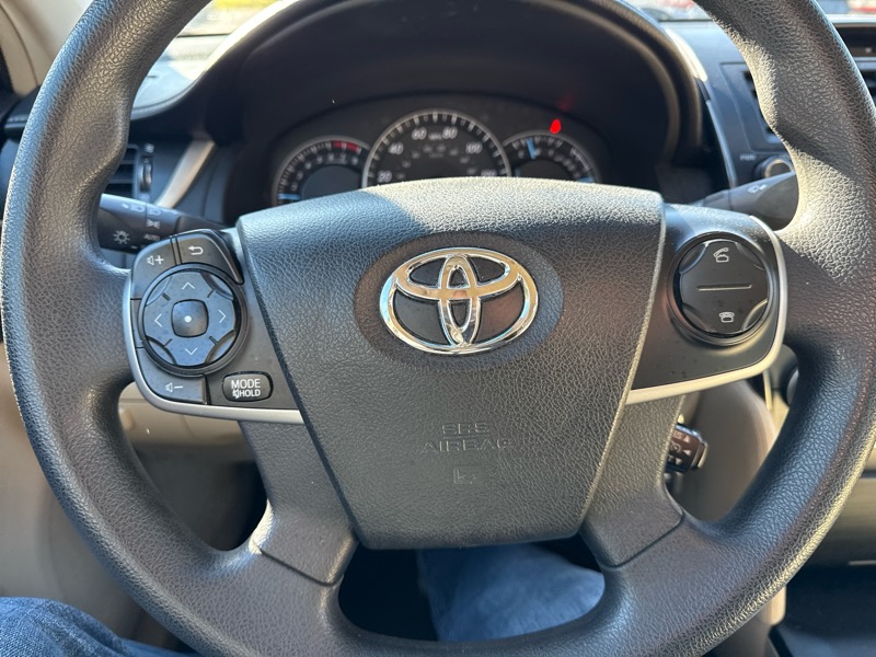 Toyota Camry 4dr Sdn LE Auto 2013 Toyota Camry 4dr Sdn LE Auto 2013