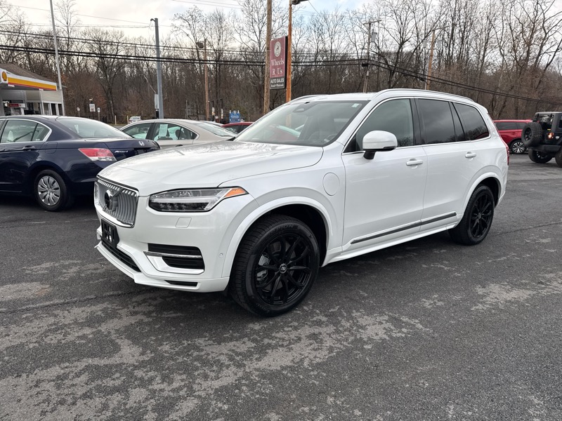 2025 Volvo XC90 T8 Ultra w/6 Passenger Seating