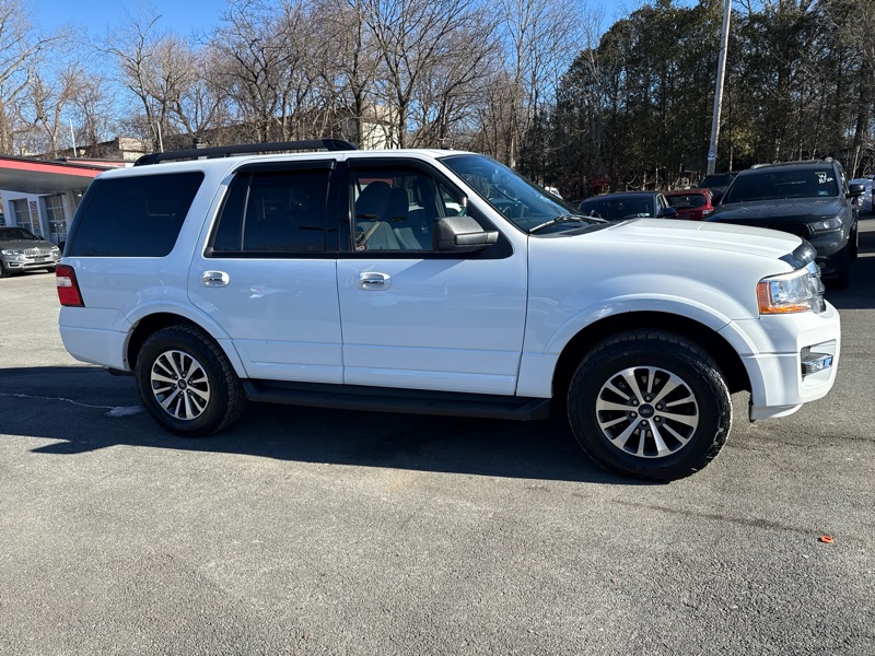 Ford Expedition 4dr XLT 4WD 2017