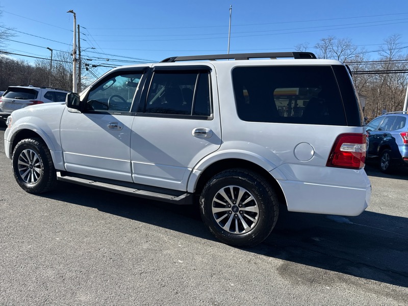 Ford Expedition 4dr XLT 4WD 2017
