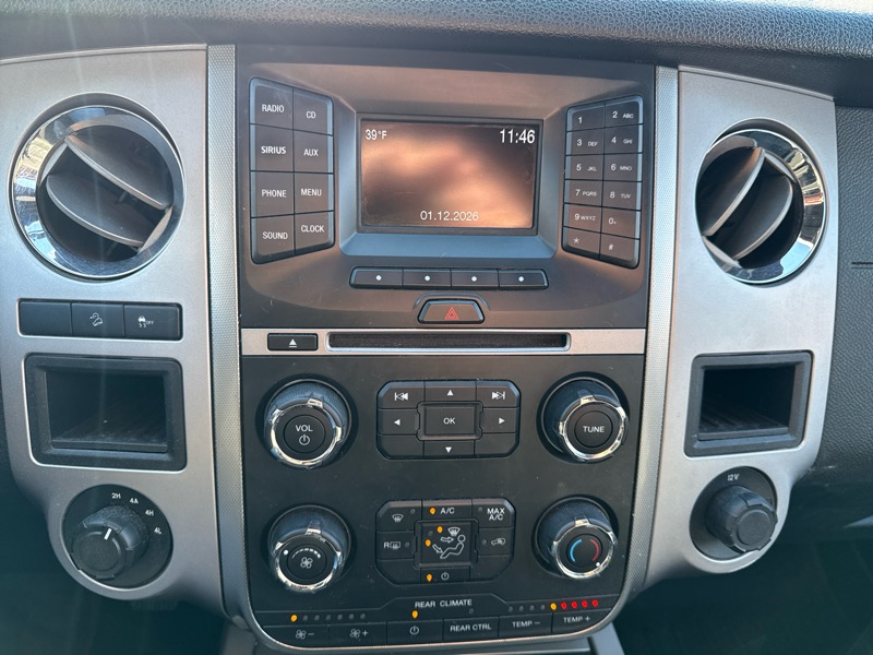 Ford Expedition 4dr XLT 4WD 2017