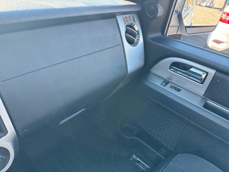 Ford Expedition 4dr XLT 4WD 2017