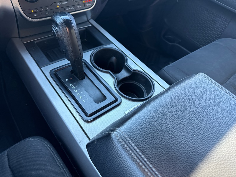 Ford Expedition 4dr XLT 4WD 2017