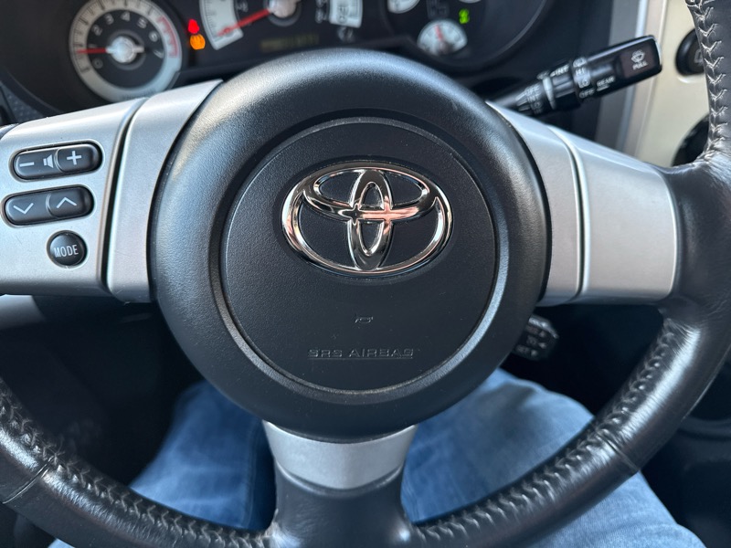 Toyota FJ Cruiser 4WD AT 2010