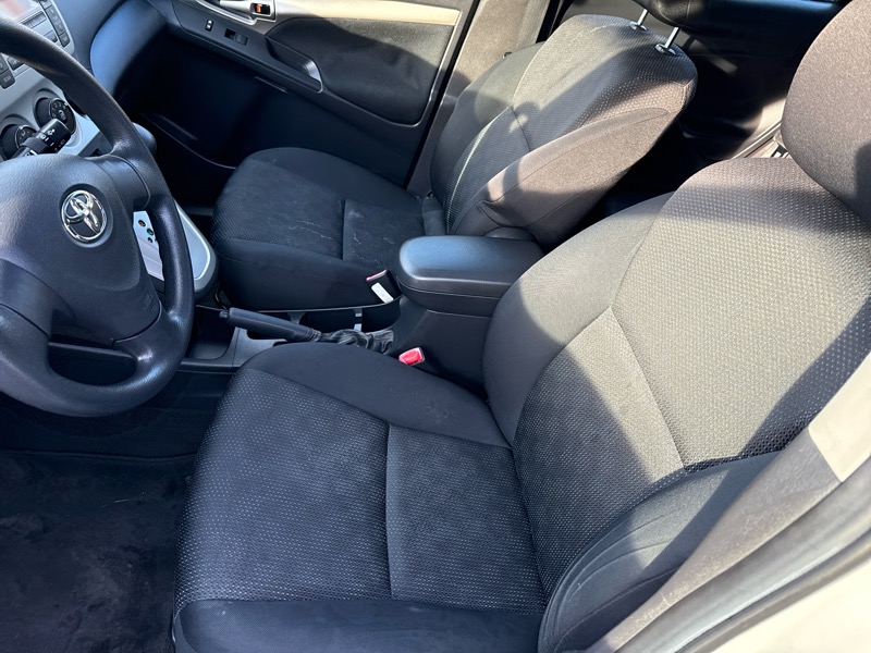 Toyota Matrix S 5-Speed AT 2010