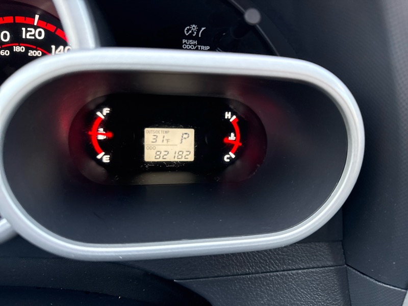 Toyota Matrix S 5-Speed AT 2010