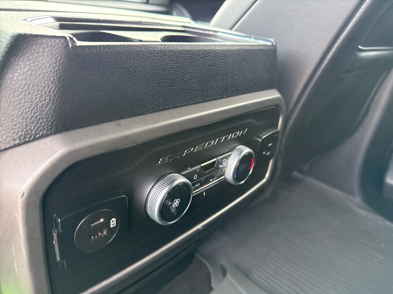 Ford Expedition XLT 4WD 2021