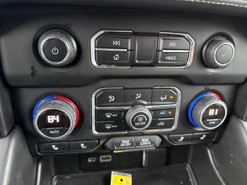 Chevrolet Suburban LT 4WD 2021