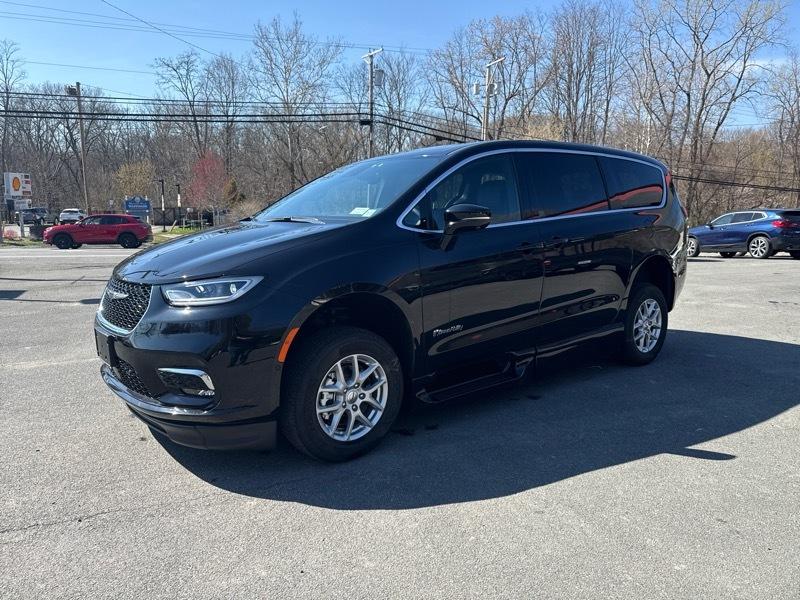 2025 Chrysler Pacifica Select FWD