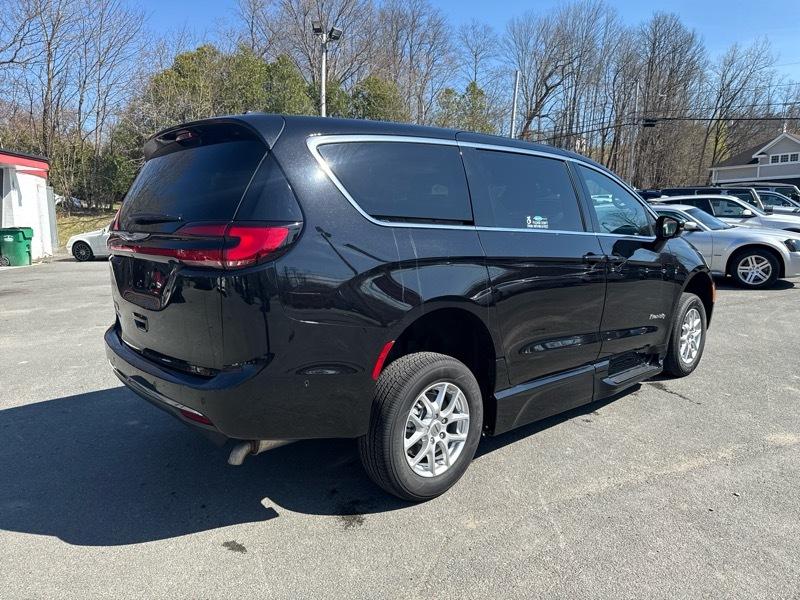 Chrysler Pacifica Select FWD 2025