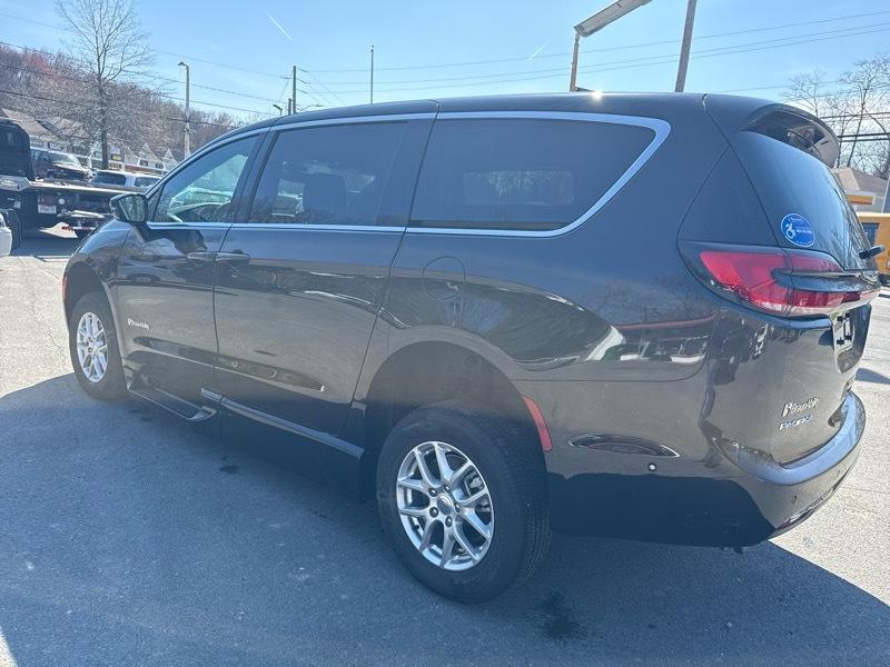 Chrysler Pacifica Select FWD 2025