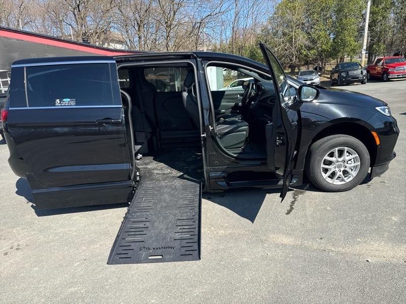 Chrysler Pacifica Select FWD 2025