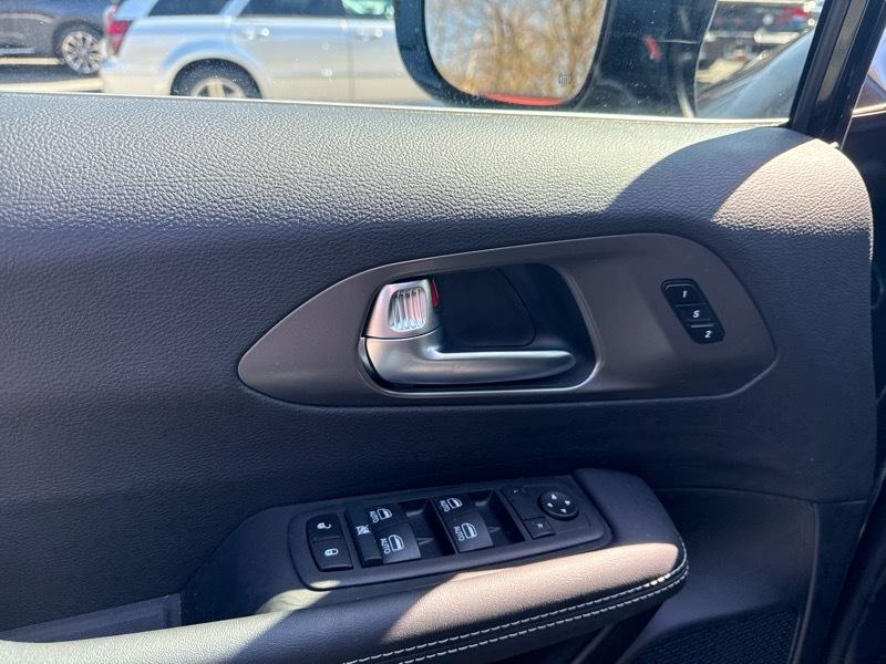 Chrysler Pacifica Select FWD 2025