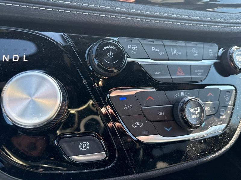 Chrysler Pacifica Select FWD 2025