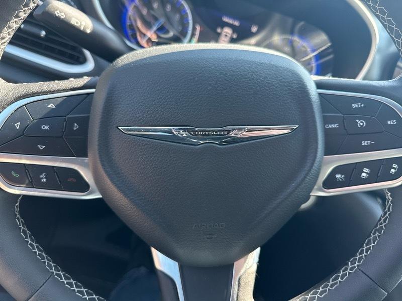 Chrysler Pacifica Select FWD 2025