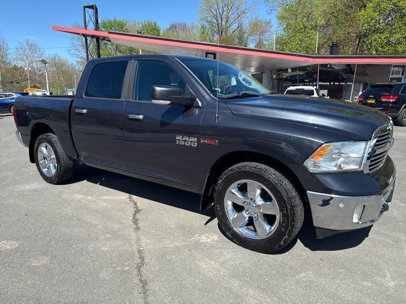 RAM 1500 4WD Quad Cab 140.5" Lone Star 2016